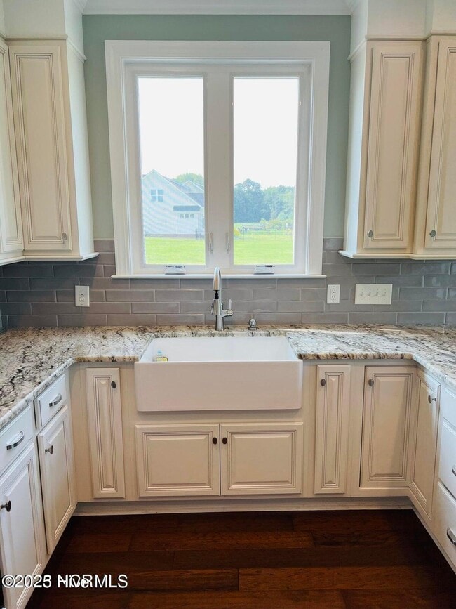 Building Photo - 3135 Emery Dr