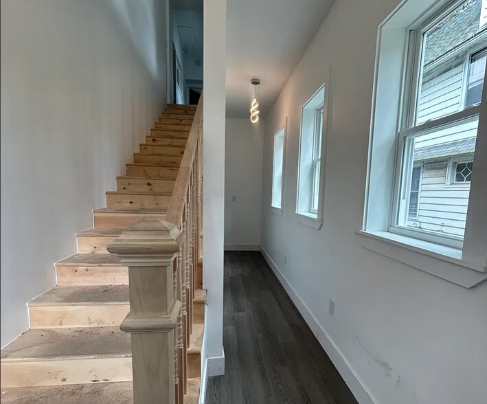 Building Photo - 94 Walnut St