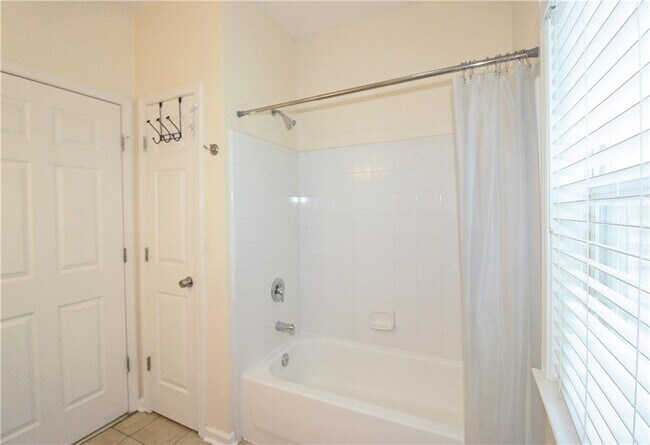 Building Photo - 210 Spring Heights Ln