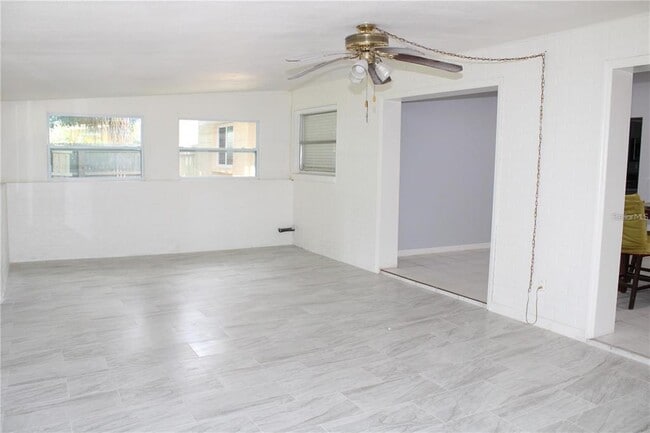 Building Photo - 8859 Robin Rd