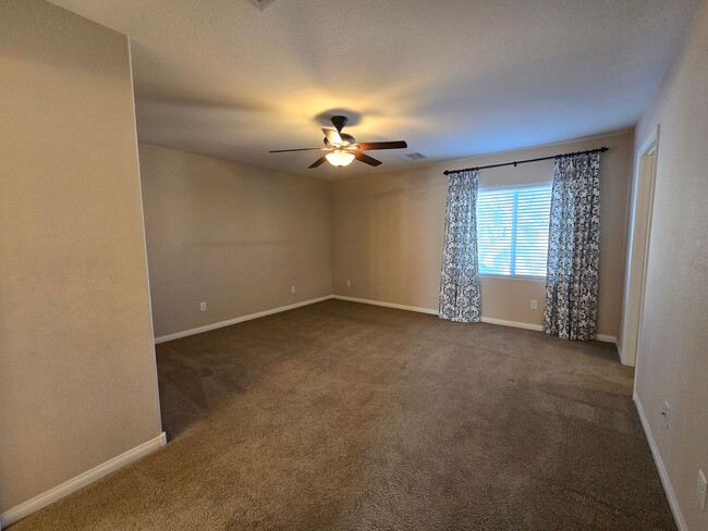 Building Photo - An Amazing 3 Bedroom Home in South East Las Vegas.