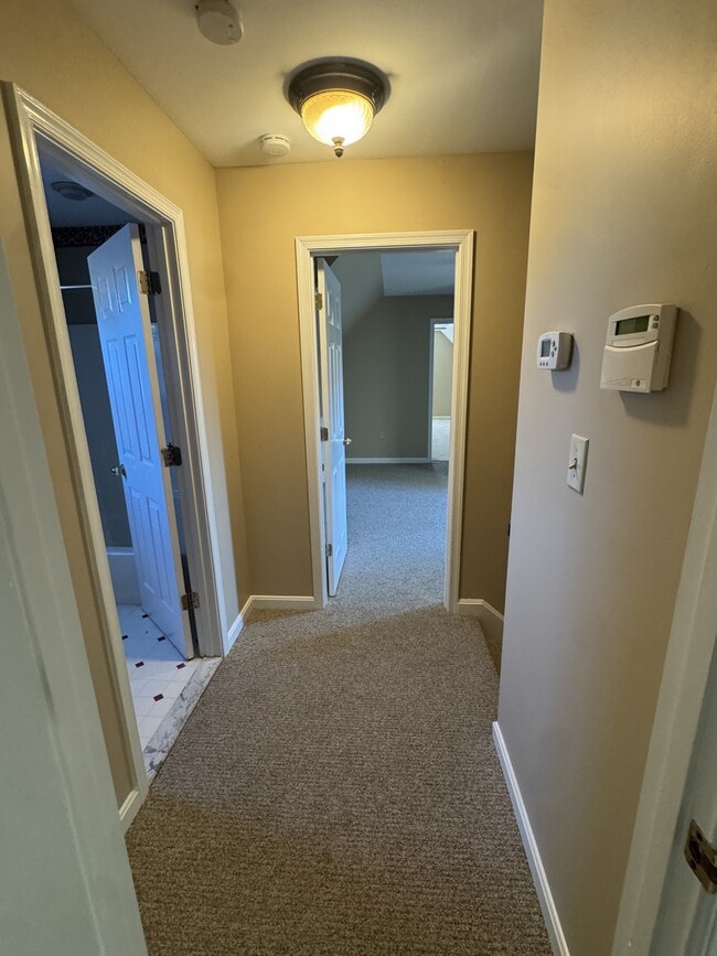 Building Photo - 6060 Oxbridge Dr