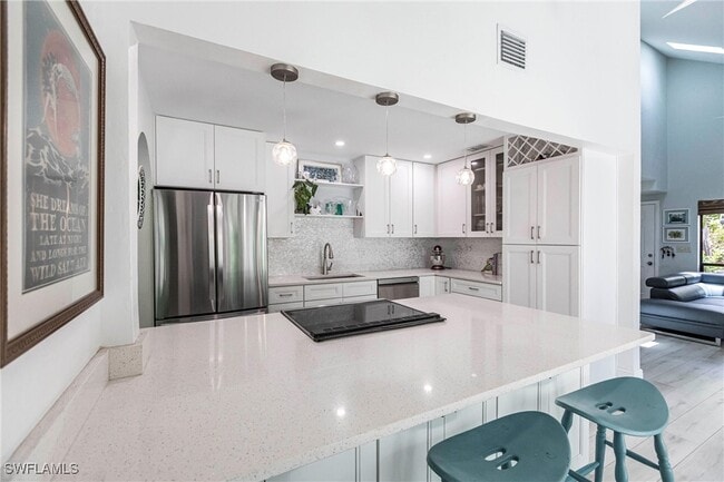 Building Photo - 1323 Solana Rd