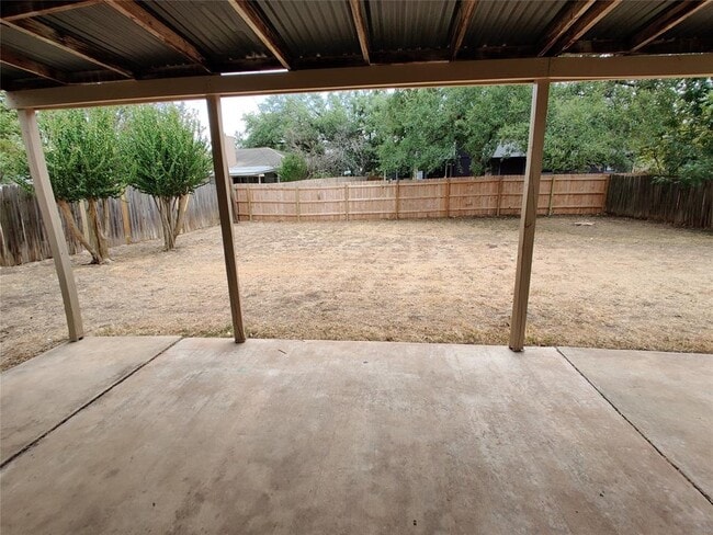 Building Photo - 5103 Summerset Trail