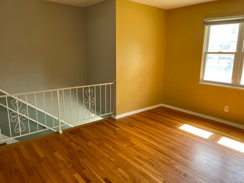 Living room - 3408 NE 67th St
