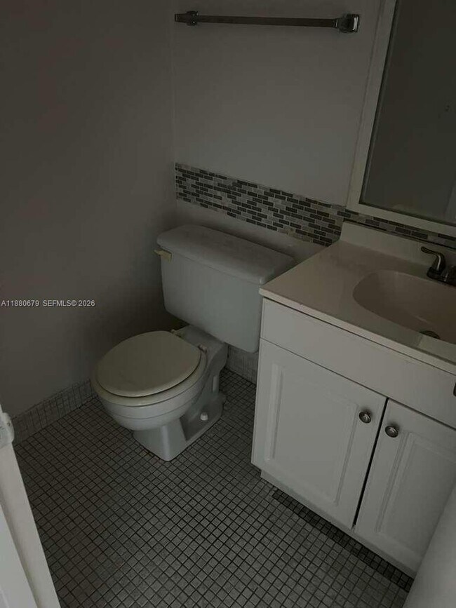 Building Photo - 82 Fanshaw B