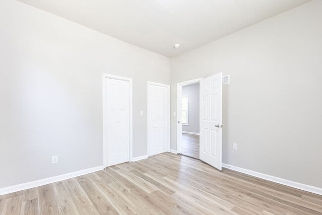 Building Photo - Remodeled 2-Bedroom Bungalow with Spacious Yard & 1-Car Basement Garage