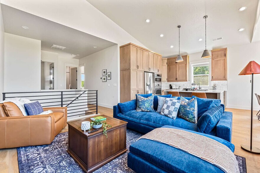 Building Photo - 6389 W Bluebird Ln