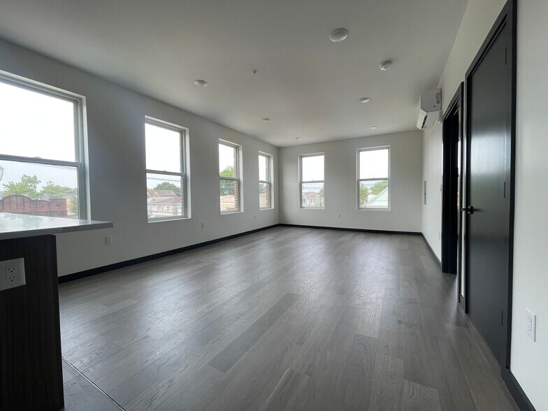132 Mallory Ave 301 - 138 Mallory Ave
