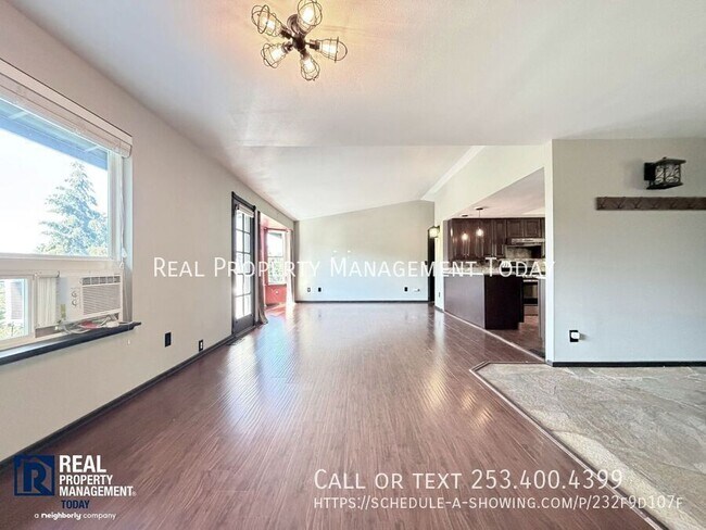 Building Photo - 1531 Vista Dr