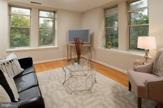 Building Photo - 1308 Clifton St NW