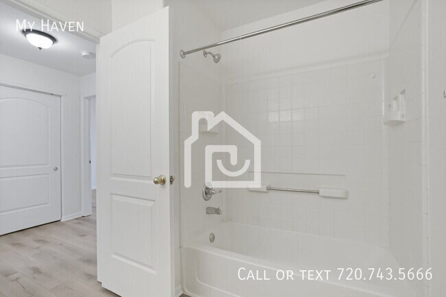 Building Photo - 11620 W 62nd Pl