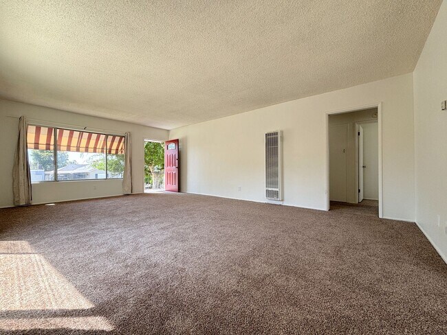 Building Photo - San Juan - 11185-11189