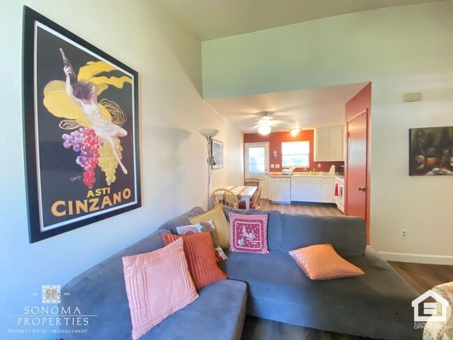 Building Photo - Furnished 2bd/2ba Condo!