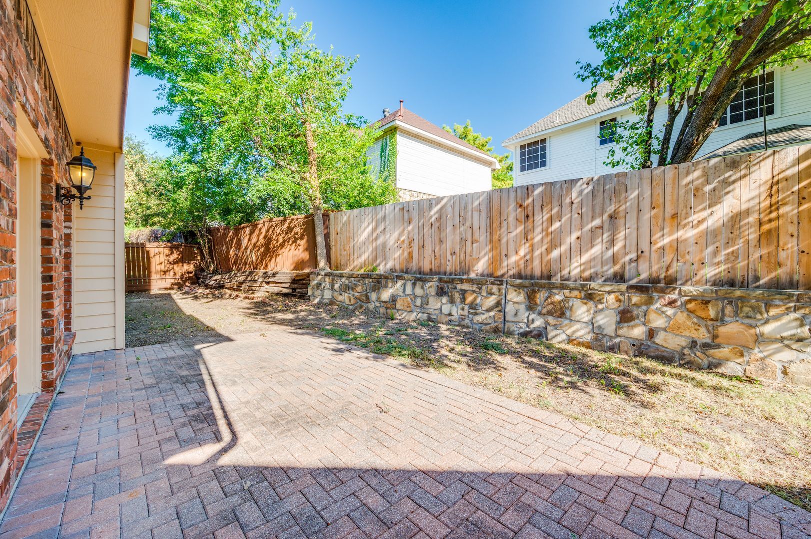 Building Photo - 5012 Bryn Mawr Dr