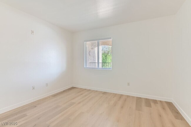 Building Photo - 7885 W Flamingo Rd