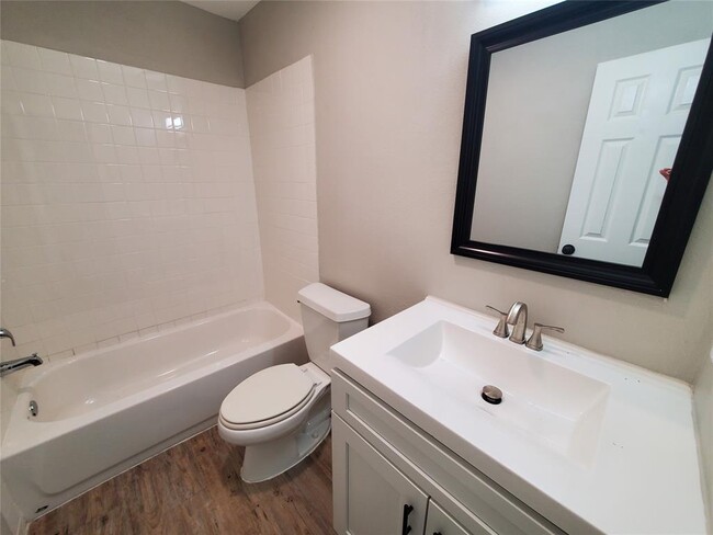 Building Photo - 1903 Golden Pheasant Dr