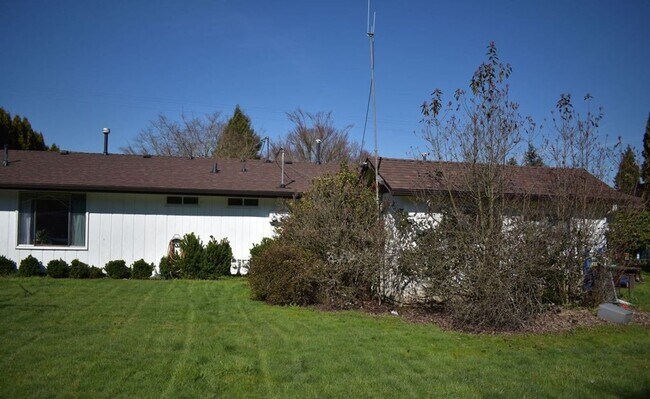 Building Photo - Surrounded by Nature, Close to Town!