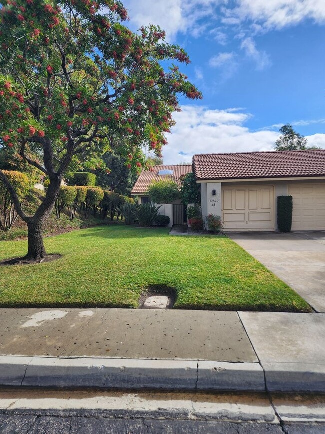 Building Photo - BEAUTIFUL TWO BED, TWO BATH HOME! 55+ COMMUNITY