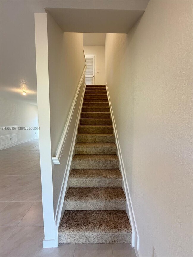 Building Photo - 323 NE 16th St