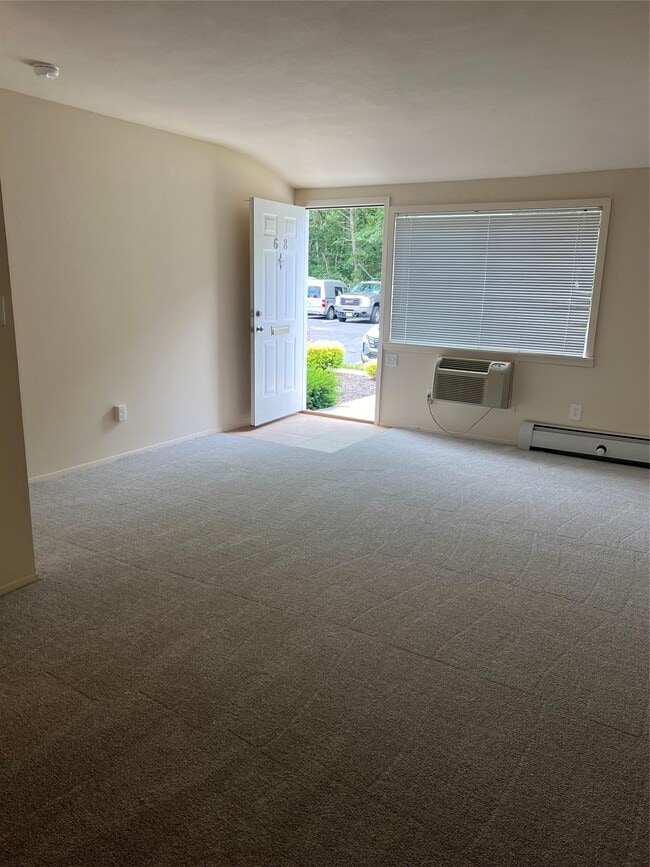 Building Photo - 1b Country Club Dr