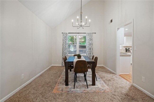 Building Photo - 10965 Pinehigh Dr