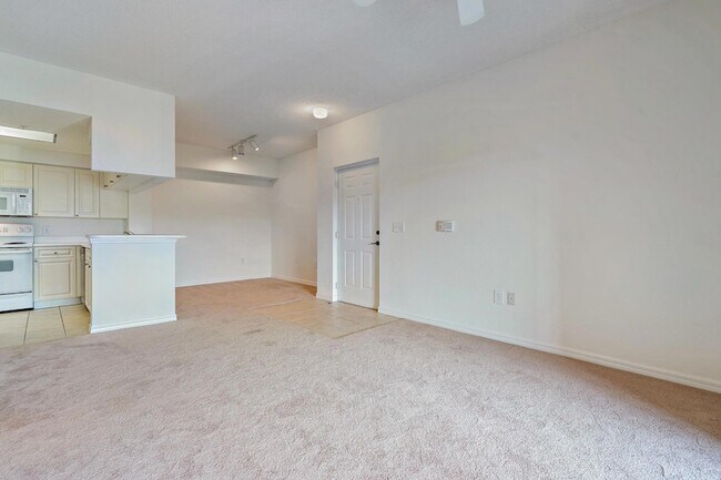 Building Photo - 3022 Alcazar Pl