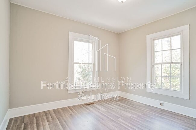 Building Photo - 1505 Gholson Ave S East