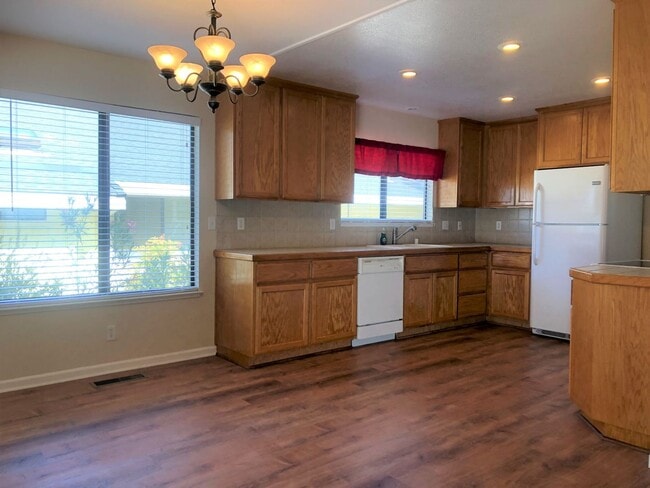 Building Photo - 3/2 home in Lake Wildwood Gated Community,...