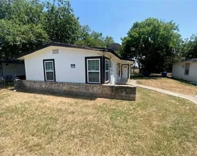 Building Photo - 3038 Weir Ave