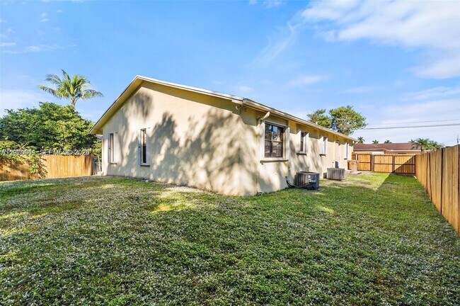 Building Photo - 6560 SW 49th St