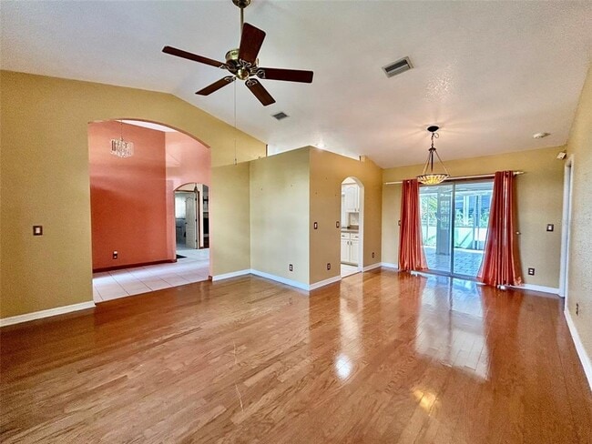 Building Photo - 25145 Mercedes Dr