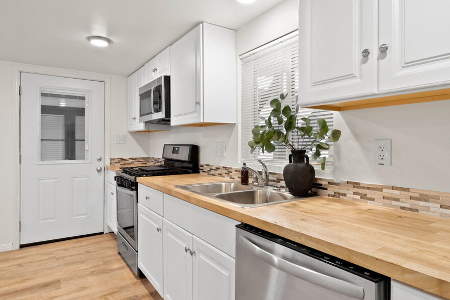 Front door, kitchen - 4510 48th St