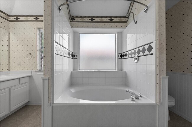 Building Photo - 805 Courtland View