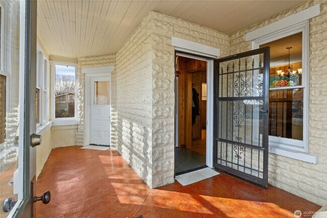 Building Photo - One-of-a-Kind Spacious Home with Beautiful Landscaped Grounds