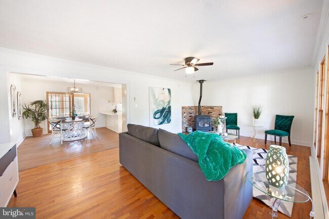 Building Photo - 105 King George Ct