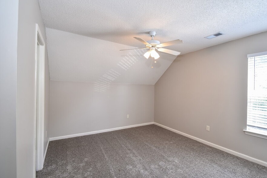 Building Photo - 10746 Pecan View Dr
