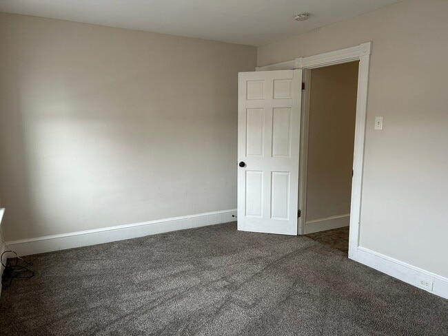 Building Photo - Updated 3-Bedroom, 1-Bathroom Home in Lancaster with Private Yard!