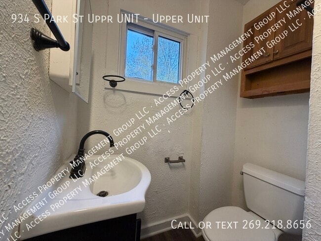 Building Photo - 934 S Park St