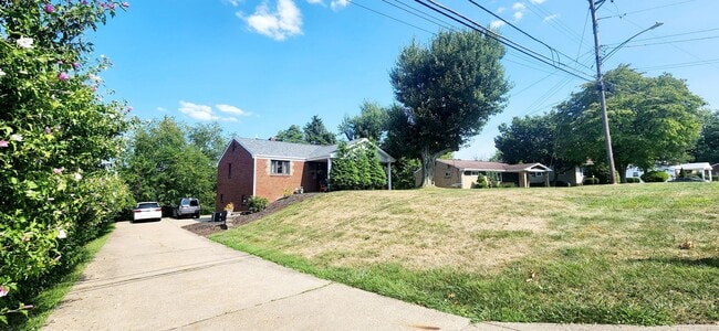 Building Photo - 3 Bed 2 Bath in Robinson, PA