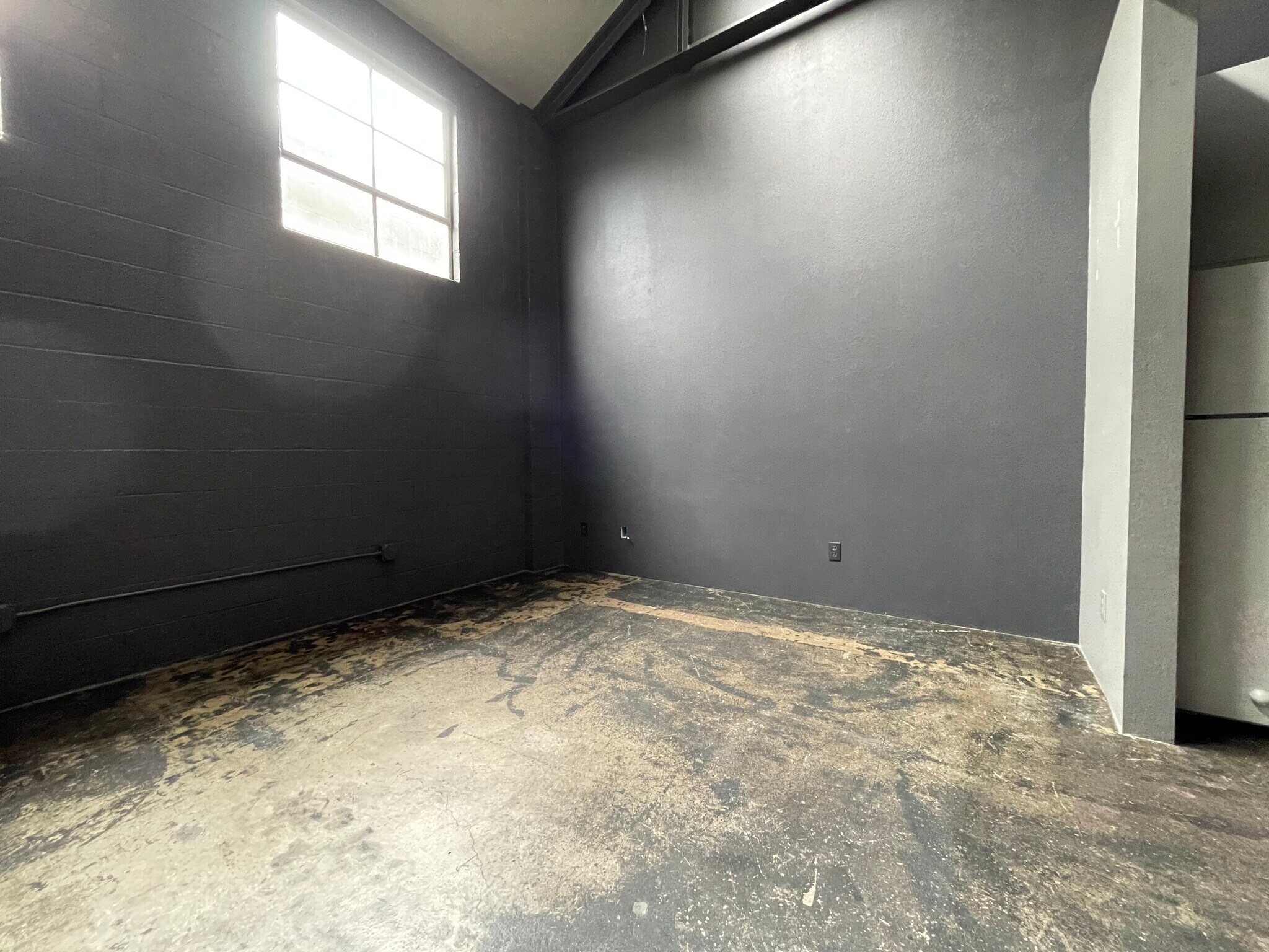 Building Photo - 440 W 900 S