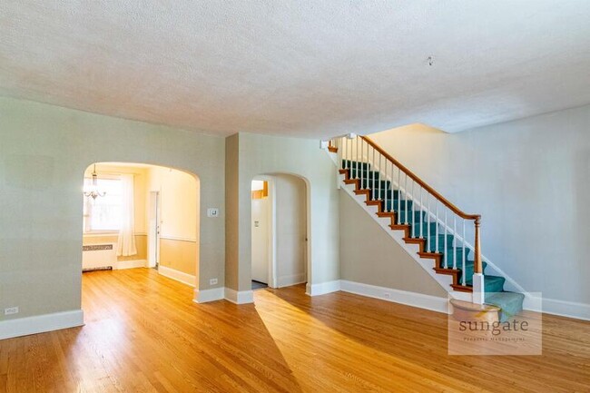 Building Photo - 16 Nunnery Ln