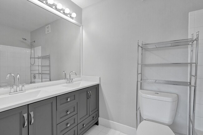 Building Photo - 9913 NW 57th Manor