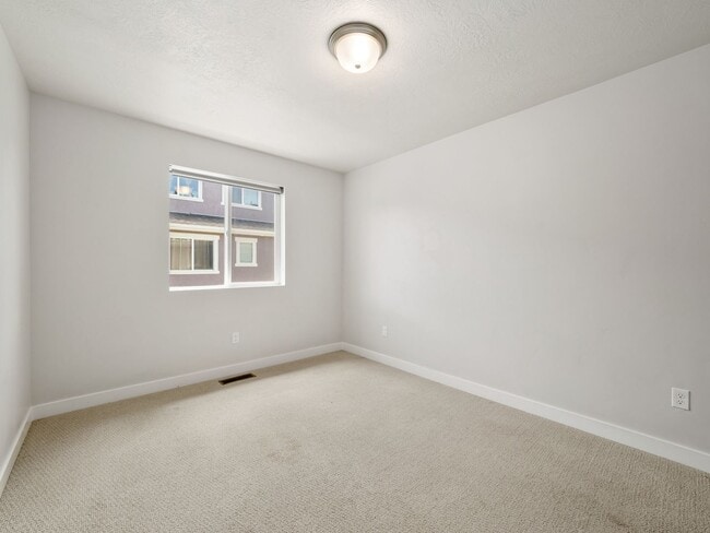 Building Photo - 15083 S Reins Wy