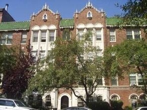 Building Photo - 1824 N Lincoln Park W