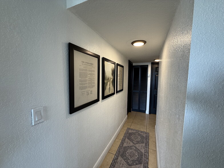 Building Photo - 13100 SW 92nd Ave