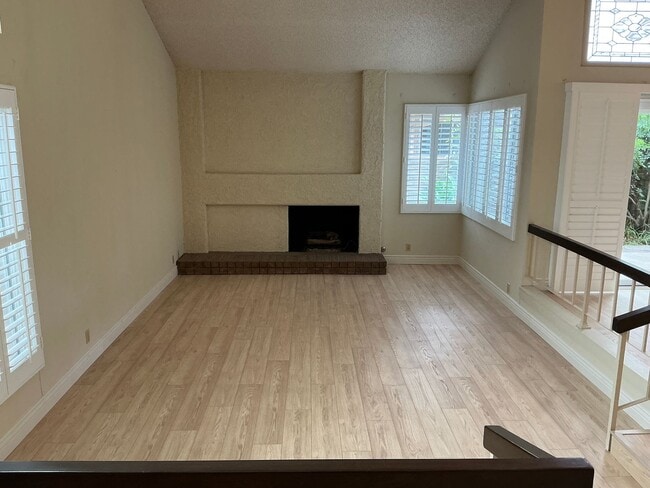 Building Photo - Charming 4 Bedroom 2 Bath 2 Story Home in the City of Fullerton