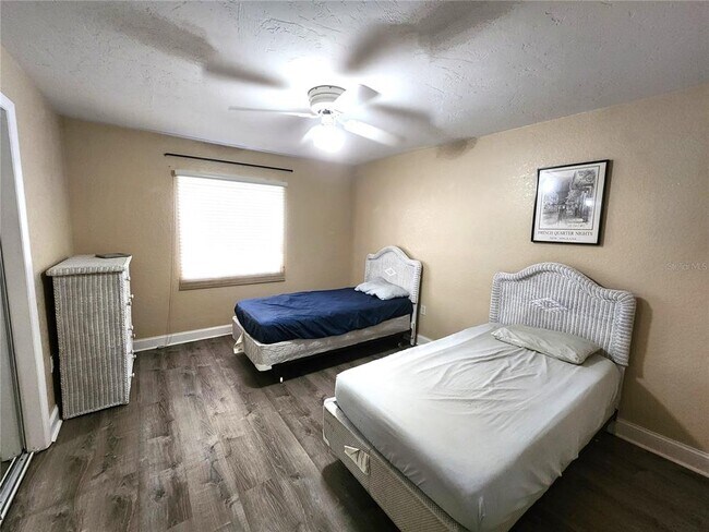 Building Photo - 2720 Hidden Lake Blvd