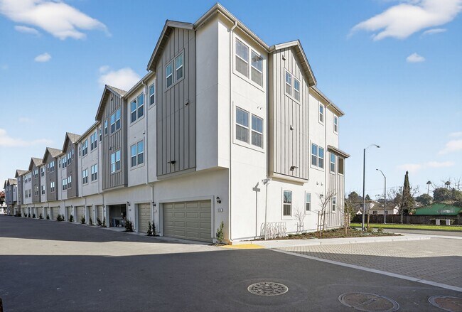 Building Photo - 3814 Norbridge Ave