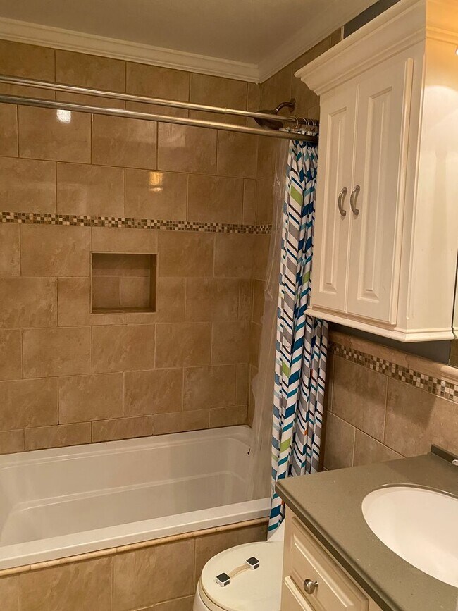 Building Photo - Forest Acres